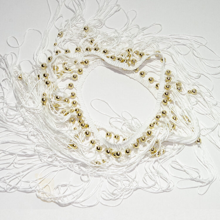 Franjuri cu perle de 17 cm alb si negru, vândute la metru.