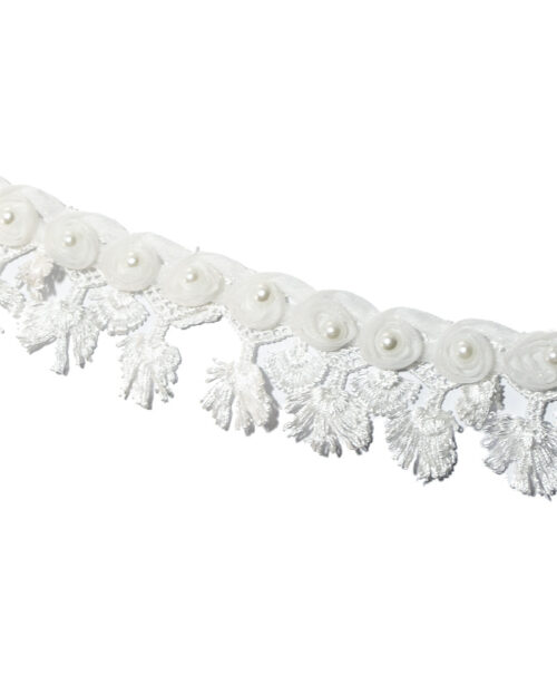 dantela brodata florala cu perle-40mm C18; Dantela brodata poliester; dantela brodata perle; dantela brodata pietre; dantela brodata; dantela poliester cristale; dantela poliester; dantela florala; dantela din poliester cu fluturi; dantela poliester flori; Dantela poliester cu model perle si cristale