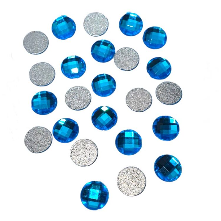 Pietre acrilice pentru lipit albastru deschis, sunt ideale pentru personalizarea obiectelor vestimentare si pentru accesorii.