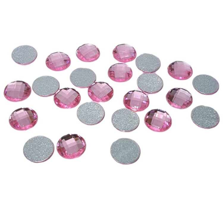Pietre acrilice pentru lipit roz , disponibile in diferint marimi , sunt ideale pentru personalizarea obiectelor vestimentare si pentru accesorii.