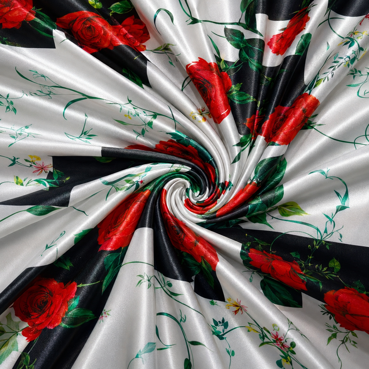 Satin elastic alb cu trandafiri roșii