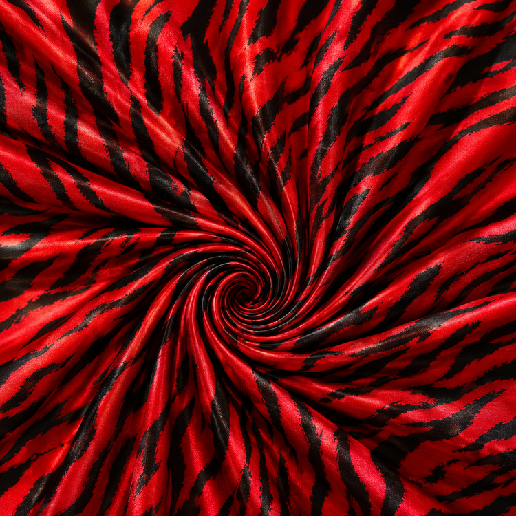 Satin elastic roșu cu model abstract negru