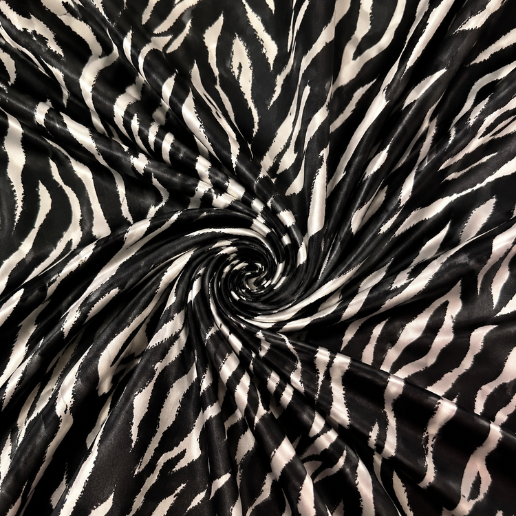 Satin elastic alb-negru cu model abstract