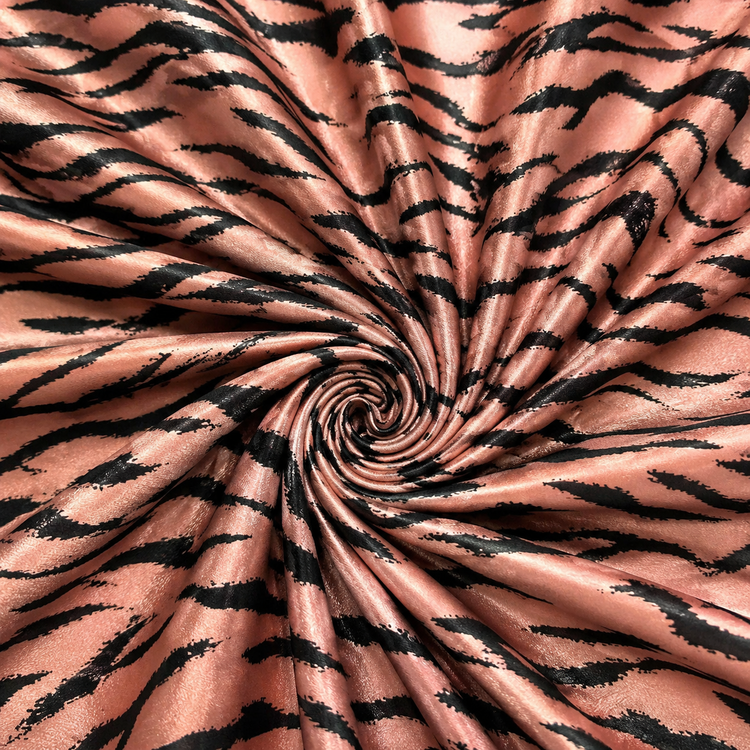 Satin elastic roz pudrat cu imprimeu abstract