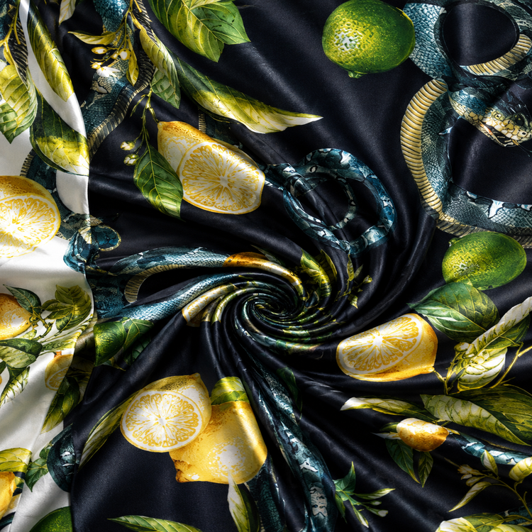 Material Satin Elastic Imprimat cu Lămâi și Șerpi pe Fundal Negru
