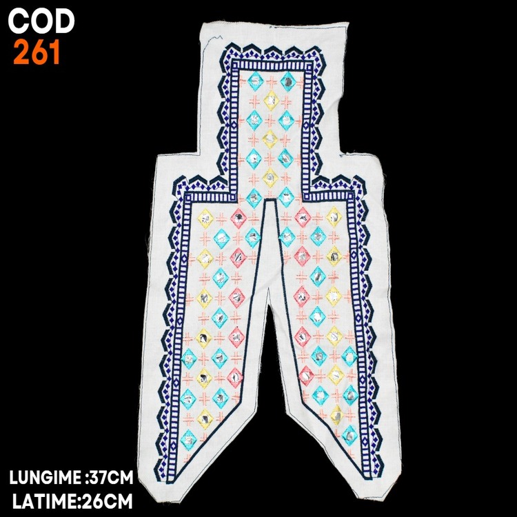 Guler decorativ brodat pe suport textil