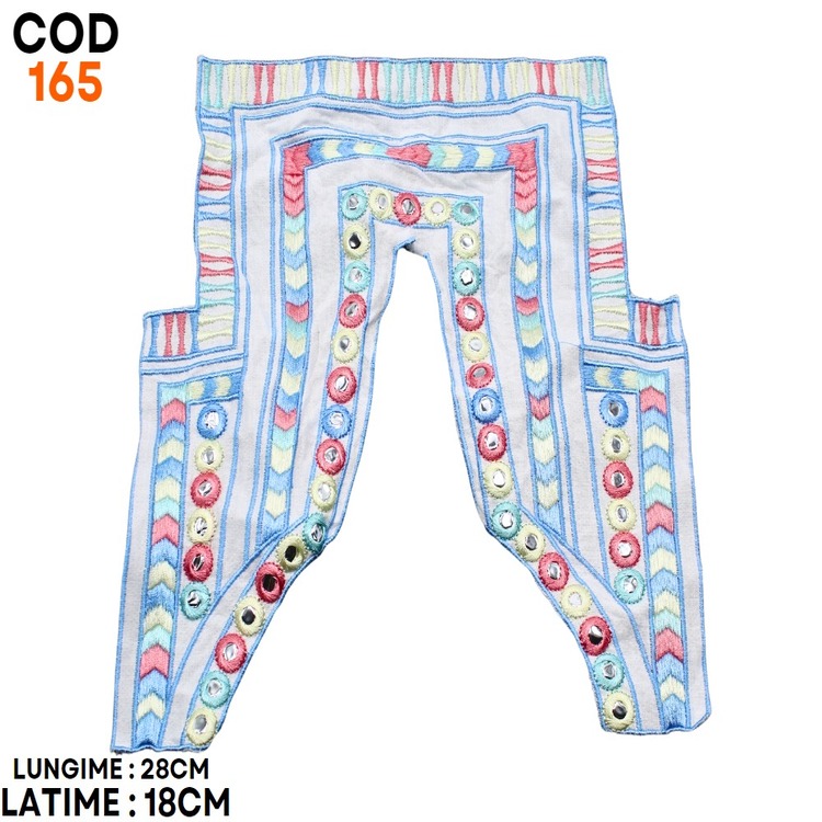Guler decorativ brodat pe suport textil