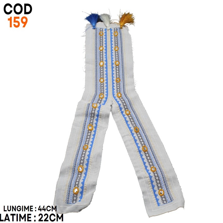 Guler decorativ brodat pe suport textil