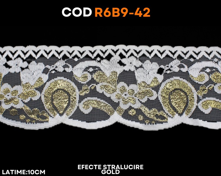 Dantelă fixă albă cu efect auriu și motive decorative