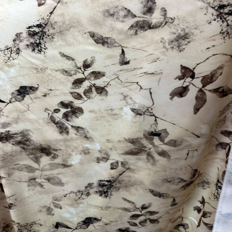 Satin elastic crem cu imprimeu vegetal artistic