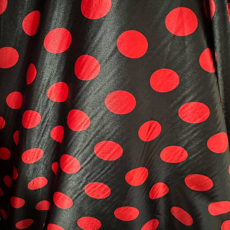 Satin elastic negru cu buline roșii