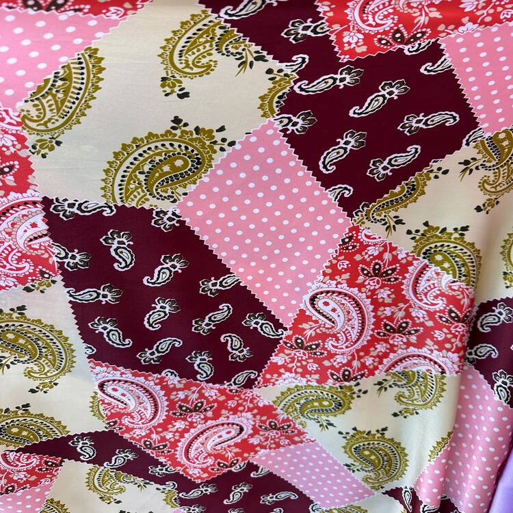 Satin elastic multicolor cu imprimeu patchwork și motive paisley