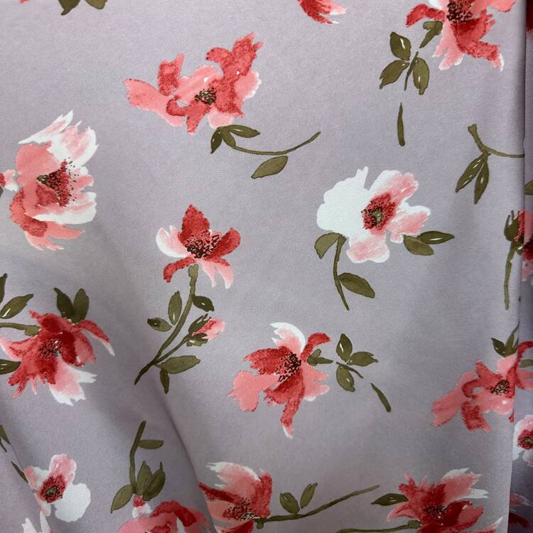Satin elastic gri-lila cu flori roz