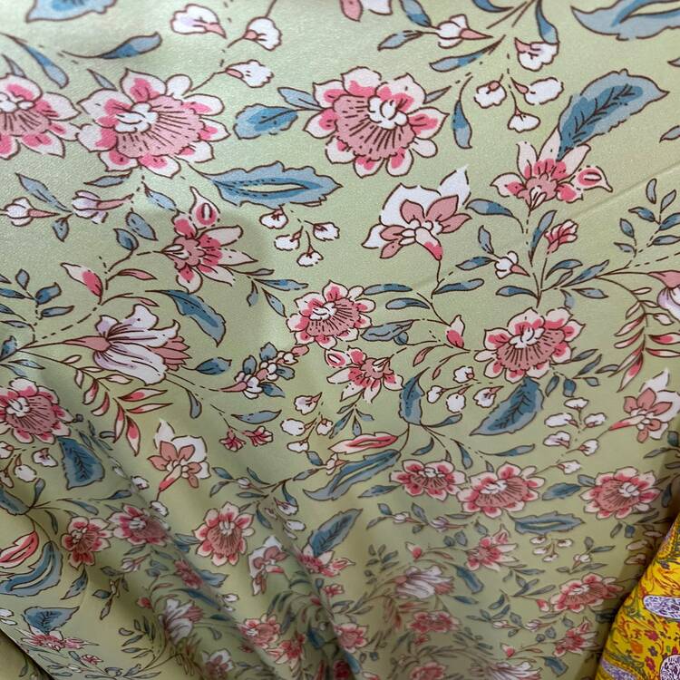 Satin elastic verde pastel cu imprimeu floral