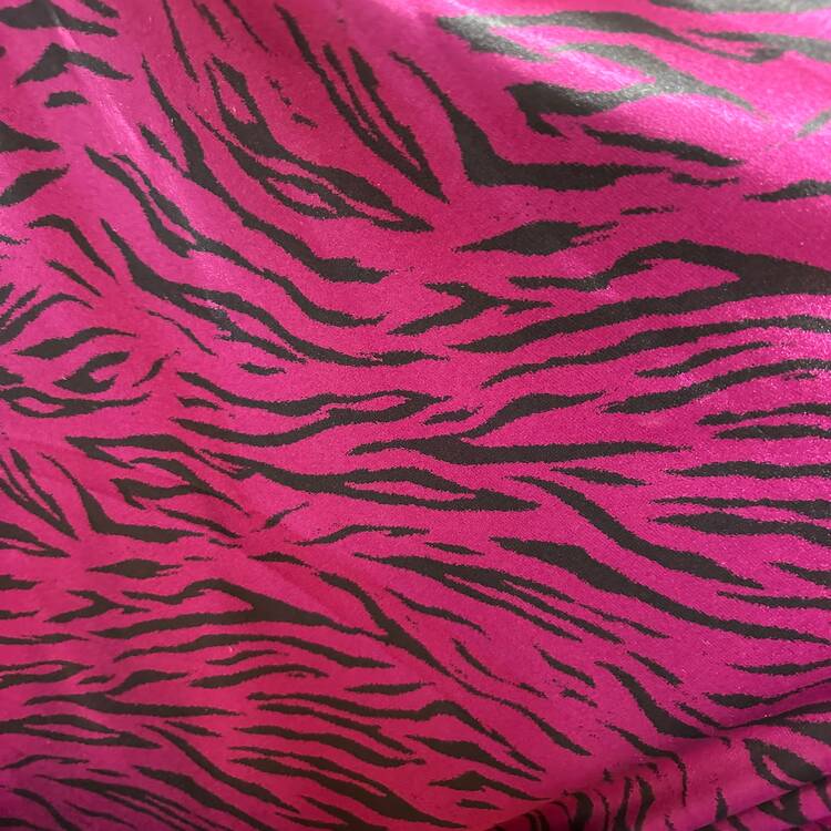 Satin elastic fucsia cu imprimeu animal print abstract