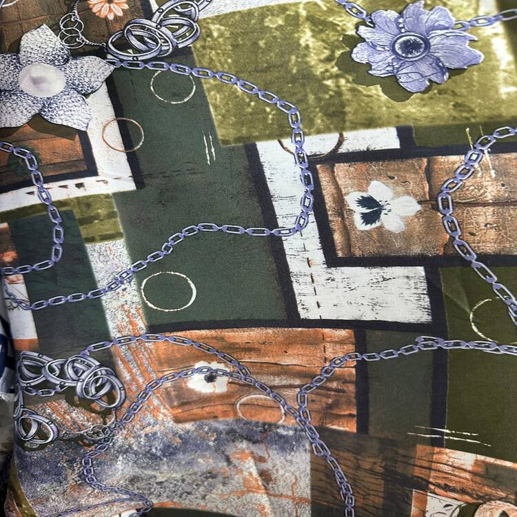 Satin elastic cu imprimeu geometric și lanțuri decorative