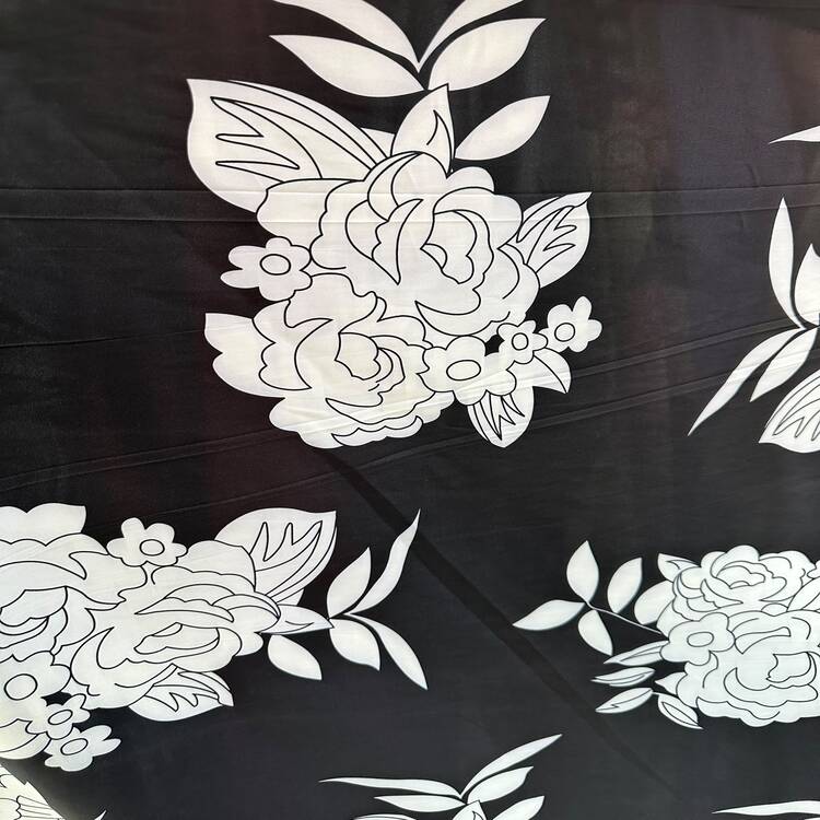 Satin elastic negru cu imprimeu floral alb