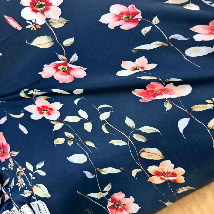 Satin elastic bleumarin cu flori roz