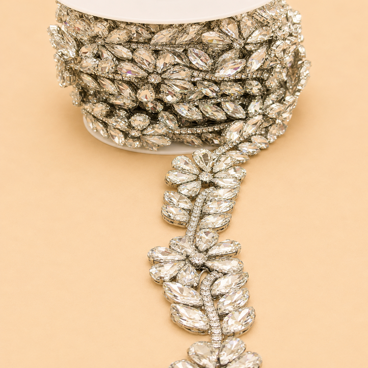 Bandă cu Strasuri Termoadezivă Crystal – 3 cm