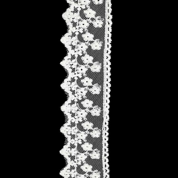 Dantelă Brodată pe Tulle – Lățime 4 cm