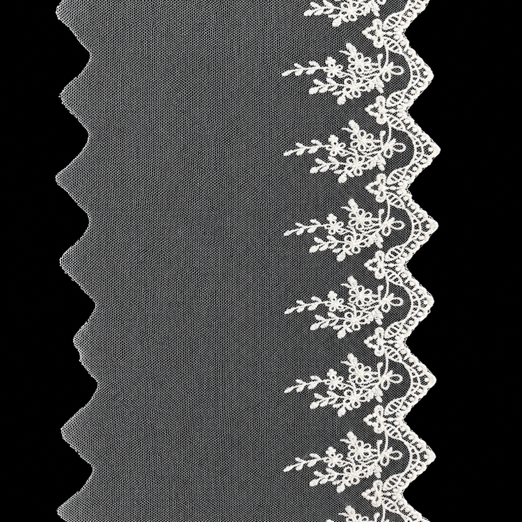 Dantelă Brodată pe Tulle – Lățime 19 cm